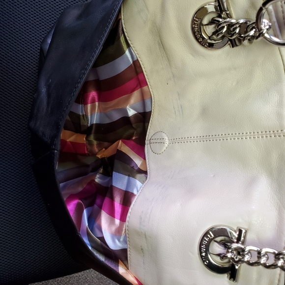 Tignanello blk/cream 3 compartment purse w/ magnetic closure, 2 outside pockets - Picture 3 of 13